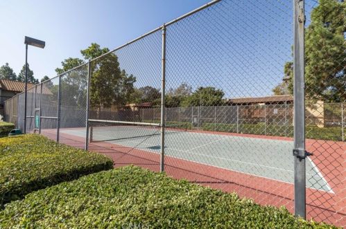 1040 Macarthur Blvd, Santa Ana CA  92707-4675 exterior