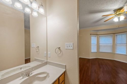 3257 Donnelly Cir, Fort Worth TX  76107-5440 exterior