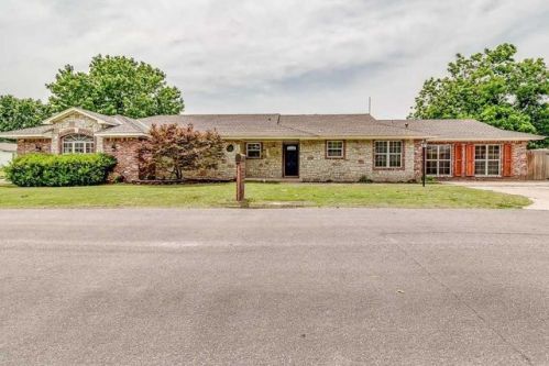 301 1st St, Jones, OK 73049-7705