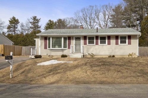 10 Spruce Dr, Dover, NH 03820-4434