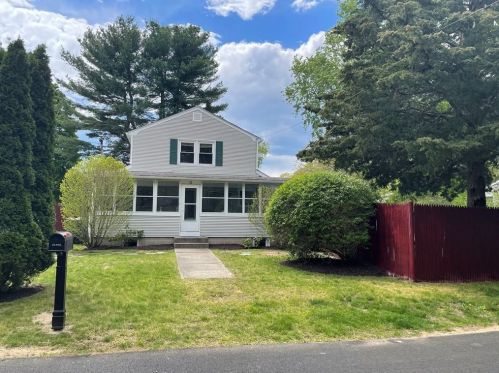 33 Abbott Ave, Warwick, RI 02886-8901