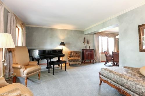 8587 Wyman Dr, Tinley Park, IL 60487-8401