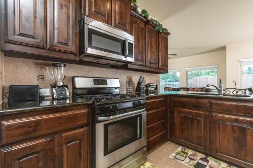 1824 Kachina Lodge Rd, Fort Worth TX  76131-2403 exterior