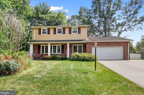 2158 Dorwood Dr, York, PA 17315-3630