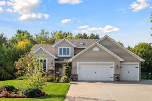721 Ivanhoe Dr, Minnetrista, MN 55388