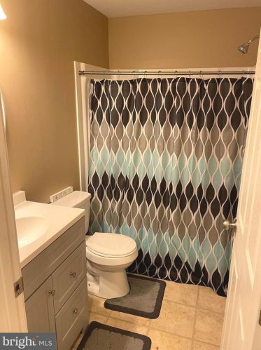 2258 Water Garden Dr, Hanover PA 17331-8319 exterior