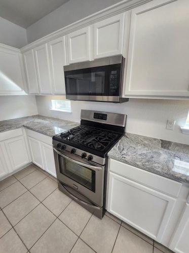 138 Hogan, Uhland TX 78640-5400 exterior