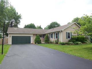 607 Norman Dr, Trout Valley, IL 60013-2072