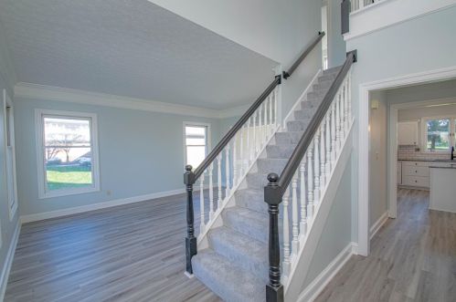 8520 Highmount Dr, Springboro, OH 45066-8830
