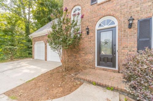 720 Helga Dr, Holly Springs, GA 30188-4000