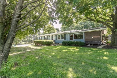 215 Airport Rd, Hackettstown, NJ 07840-3464