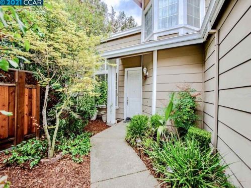 46 Village Square Pl, Concord, CA 94523-4388