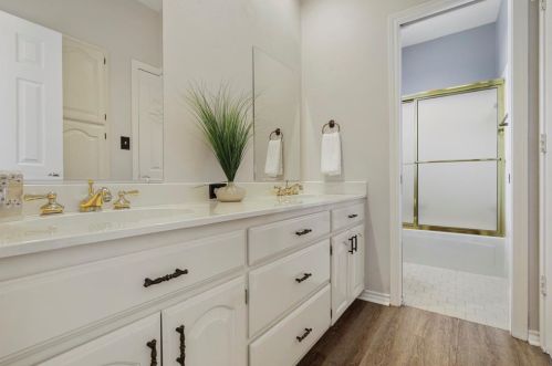 2221 Lorraine Dr, Carrollton TX 75006-4322 exterior