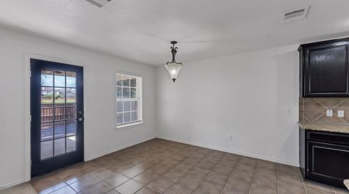 1281 Beechwood Dr, Uhland TX 78640-5718 exterior