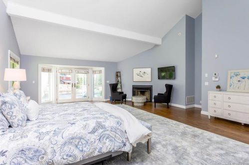 30 Carrington Dr, Greenwich CT  06831-3119 exterior