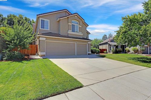1067 Eve Ln, Livermore, CA 94550-3531