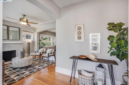 1621 D St, Hayward, CA 94541-4320