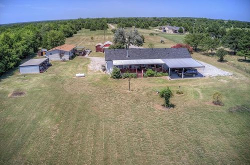 694 Country Pl, Greenville, TX 75401-1098