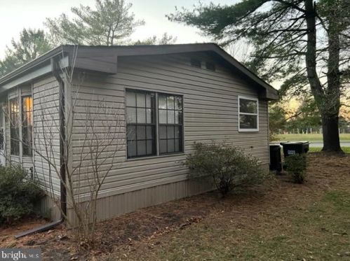 821 Carrie Ct, Lancaster, PA 17601-5846