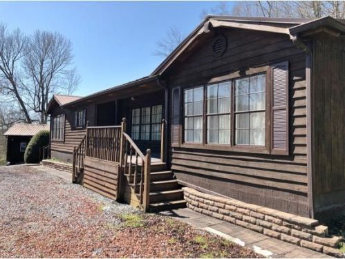 2567 Reeds Valley Rd, Castlewood, VA 24224-7557