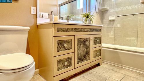 2031 Hoover Ave, Concord CA  94523-4621 exterior