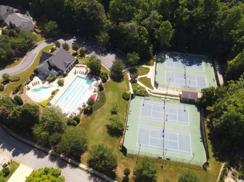 1079 Queensgate Dr, Smyrna GA  30082-6400 exterior
