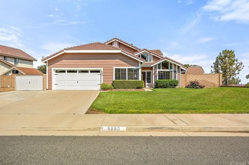 6880 Rycroft Dr, Riverside CA  92506-5317 exterior