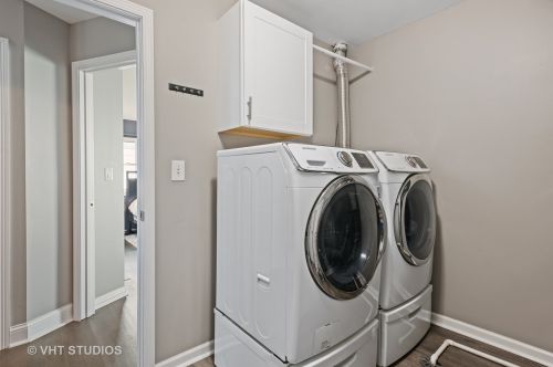 416 Essex Pl, Carol Stream IL  60188-9200 exterior