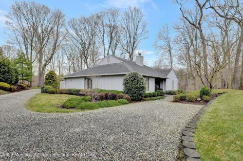 978 Front St, Tinton Falls, NJ 07701-6760