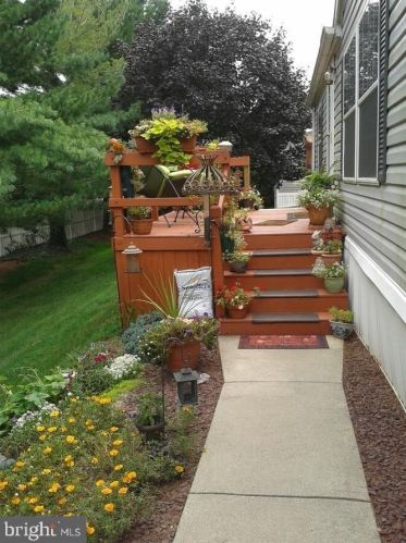 208 Bent Pine Ct, Lancaster PA  17603-2180 exterior