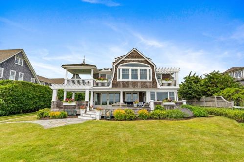 52 Wawaloam Dr, Westerly, RI 02891-5441