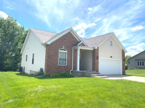 702 Hudson St, Hollowayville, IL 61356-1182