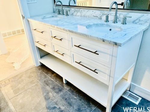 2992 Tracy Dr, Sandy UT 84093-2026 exterior