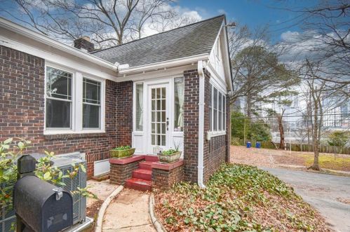 1176 Holly St, Atlanta GA  30318-5355 exterior