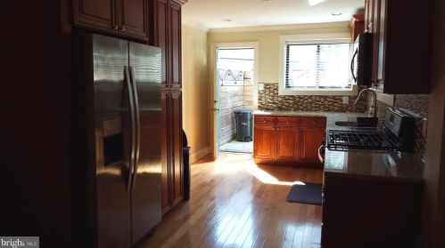 2216 Carpenter St, Philadelphia, PA 19146-2518
