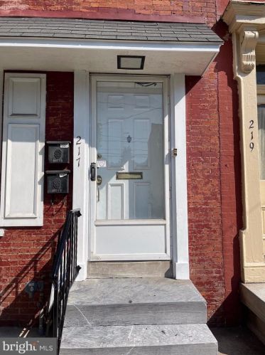 217 Walnut St, Lancaster PA  17602-2341 exterior