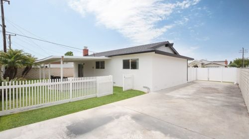 6562 Meath Cir, Huntington Beach CA  92647-3131 exterior