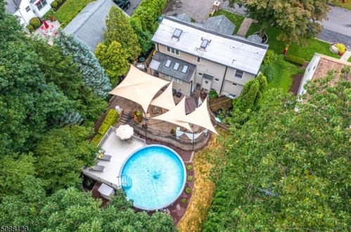 37 Iroquois Trl, Parsippany, NJ 07834-1146