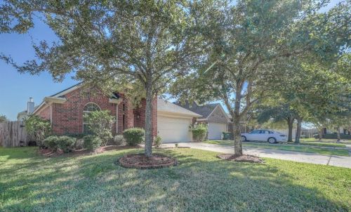 2921 Emerald Brook Ln, Pearland, TX 77584-7709