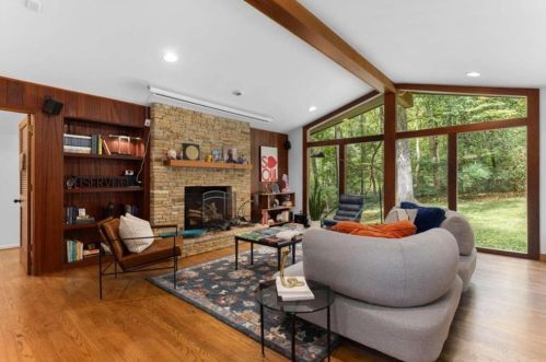 910 Barton Woods Rd, Atlanta GA  30307-1308 exterior