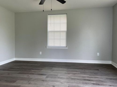 338 5th St, Van Vleck, TX 77482-6034