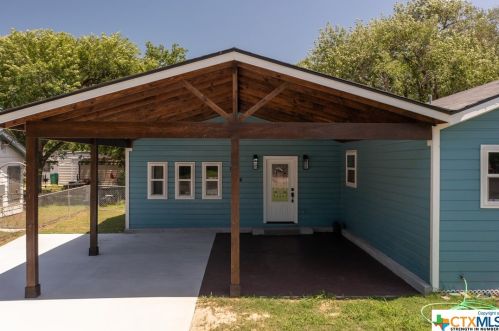 904 Lawndale Ave, Victoria, TX 77901-2403