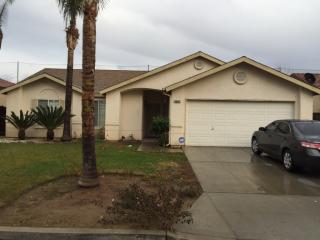 3682 State St, Fresno, CA 93722-1149