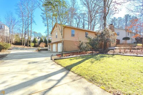 2740 Timberline Rd, Marietta, GA 30062-1572