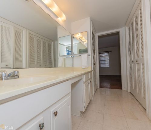 66 Montre Sq, Atlanta GA  30327-4043 exterior