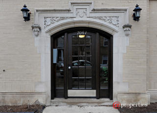 7061 Damen Ave, Chicago, IL 60645-3527