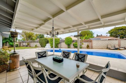 1111 Beacon Ave, Anaheim CA  92802-1811 exterior