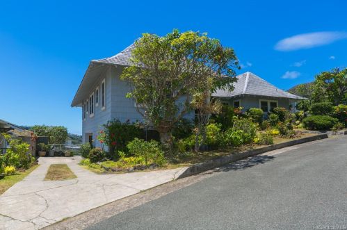 2021 Kakela Dr, Honolulu HI  96822-2158 exterior