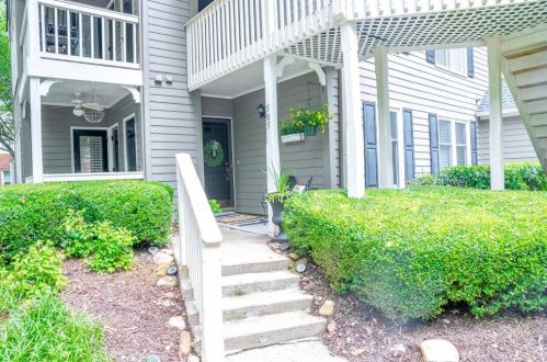 505 Bainbridge Dr, Atlanta GA  30327-4273 exterior