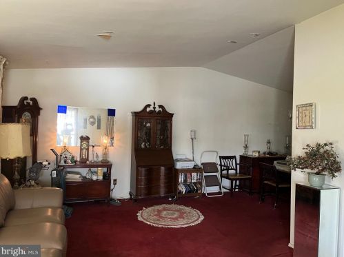 8862 Fairfield St, Philadelphia, PA 19152-1308